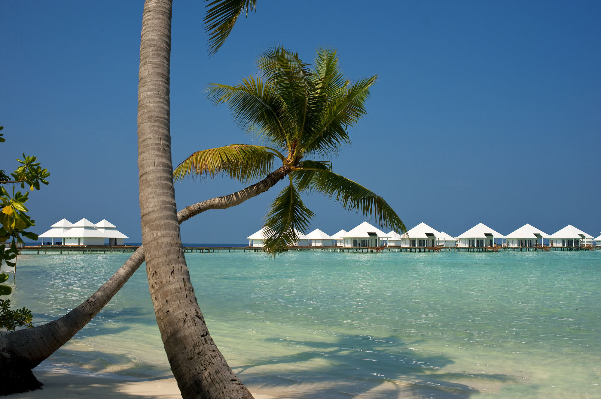 Diamonds Athuruga Beach & Water Villas Exterior photo