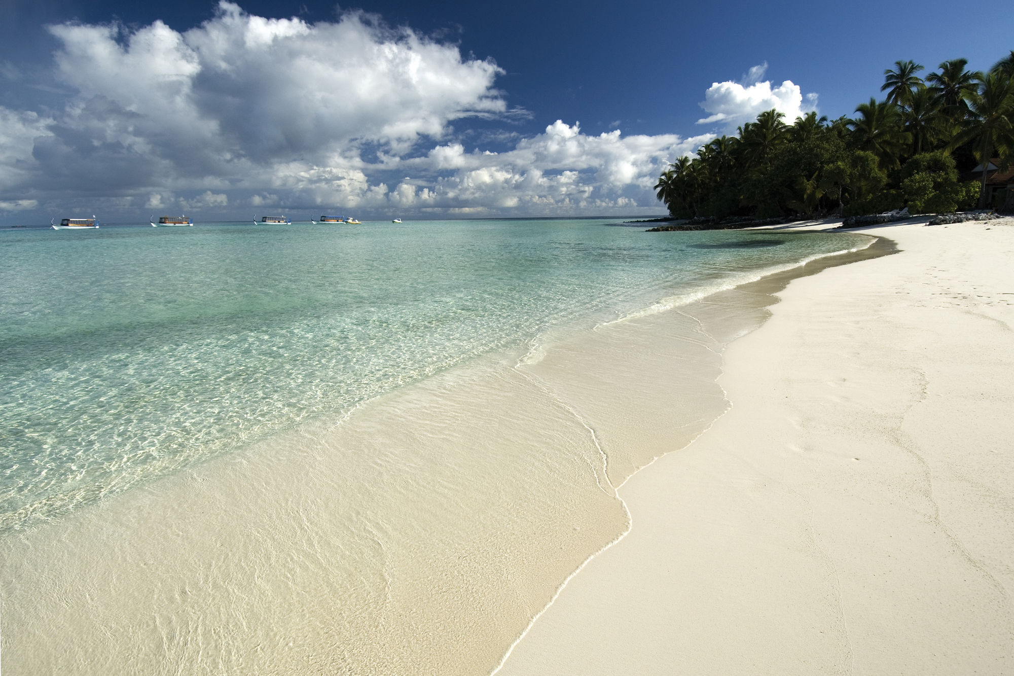 Diamonds Athuruga Beach & Water Villas Exterior photo